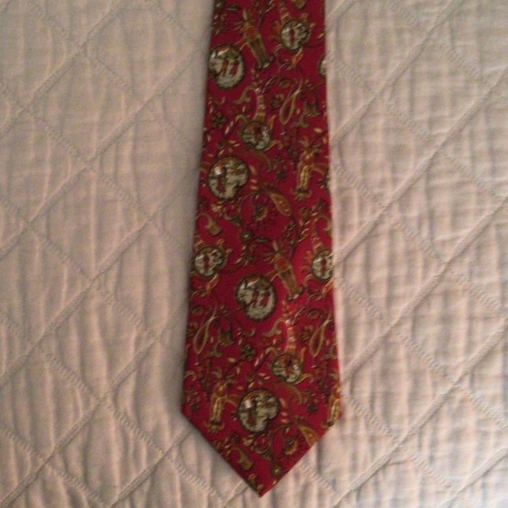 Unique skaters tie.